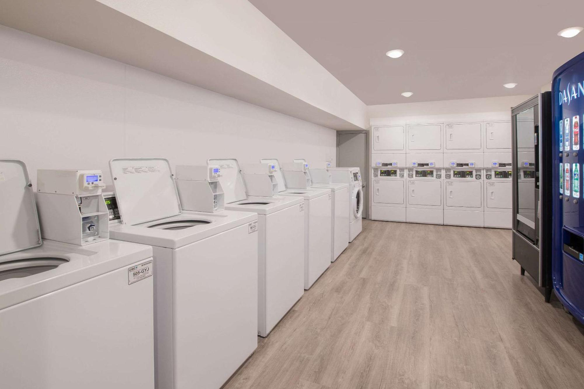 Woodspring Suites Savannah Pooler Bagian luar foto